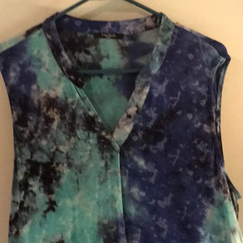 Comfortable and soft ladies top! - Picture 2 of 5